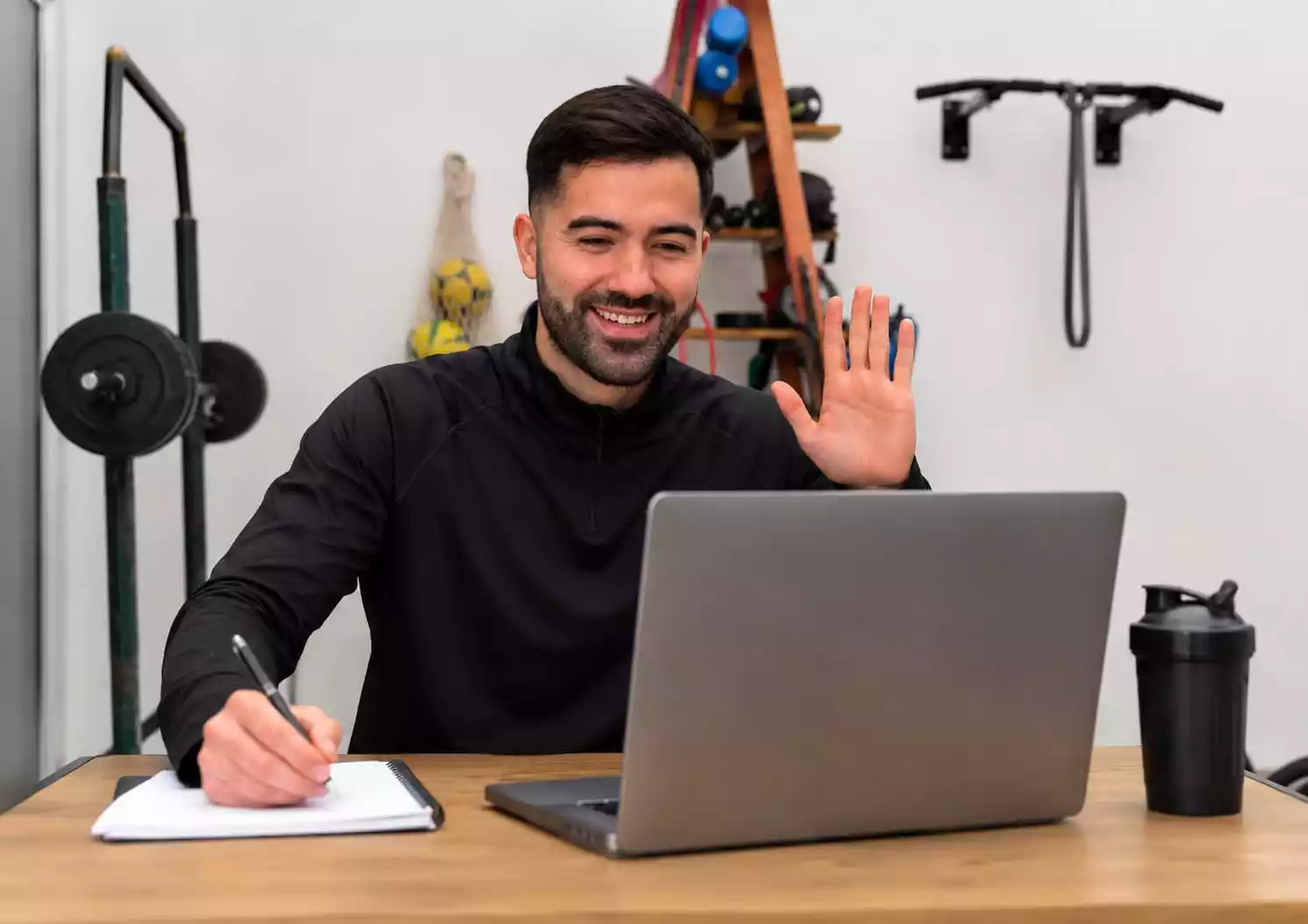 Matreino rutinas online para entrenar en casa o en el gimnasio